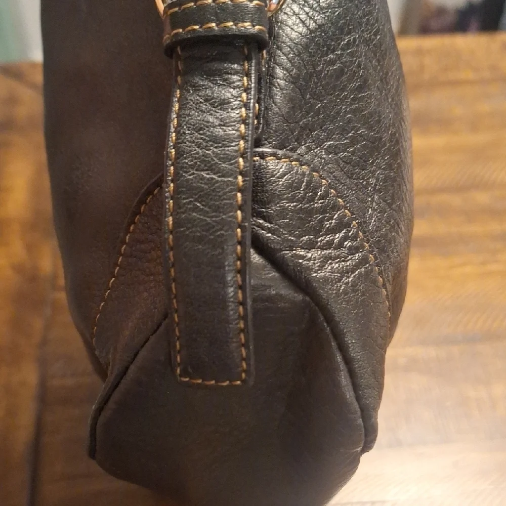 Elegant Black Leather Shoulder Bag
